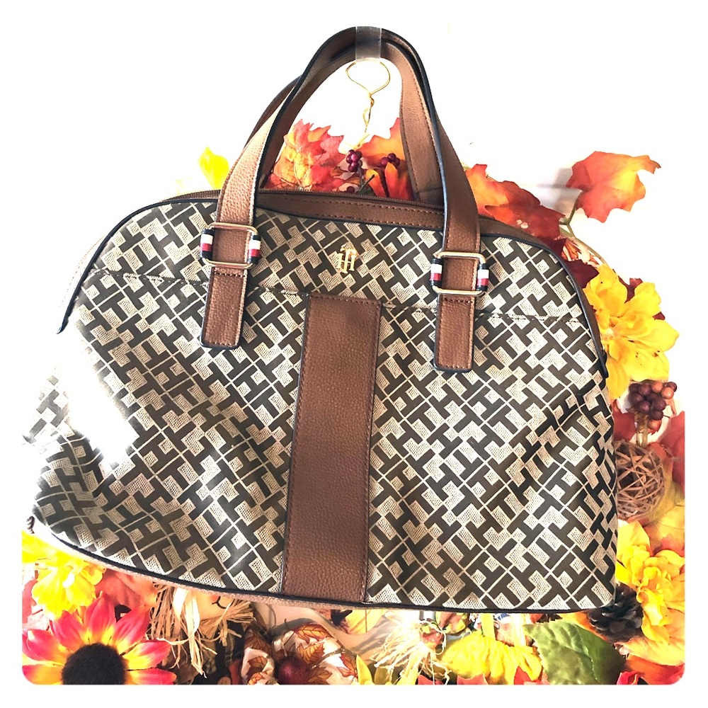 Like new canvas Tommy Hilfiger Purse